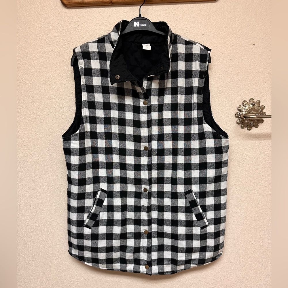 Buffalo plaid black and white long quilted vest. 2XL.  Excellent used condition.